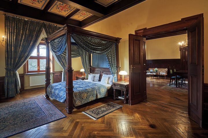 Room 12 of 33