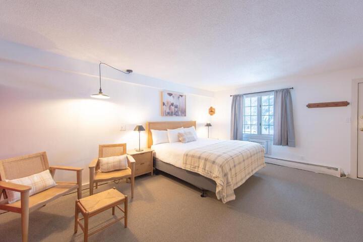 Superior King Bed (9 of 23)