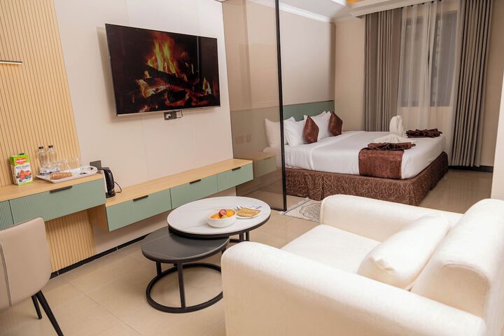 Room 13 of 24