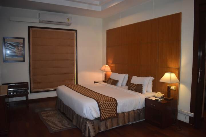 Room 5 of 33