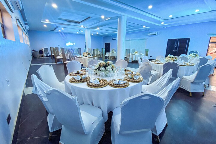 Ballroom/Hall 34 of 37