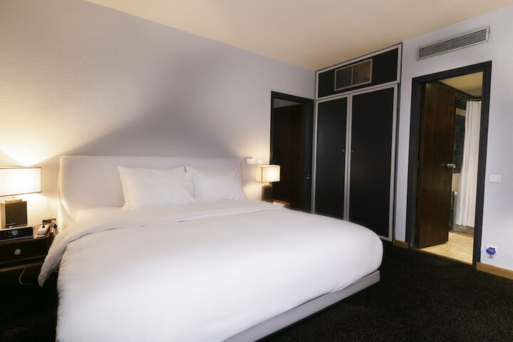 Room 3 of 19