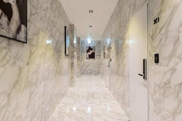 Ballroom/Hall 15 of 21