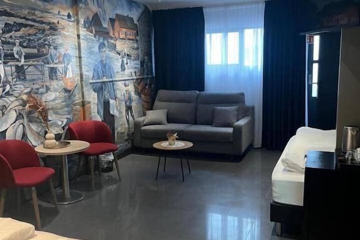 Room 36 of 122