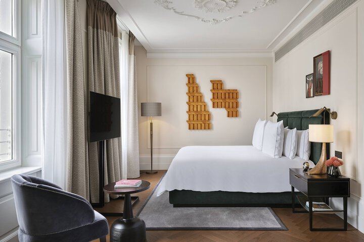 Room 34 of 84