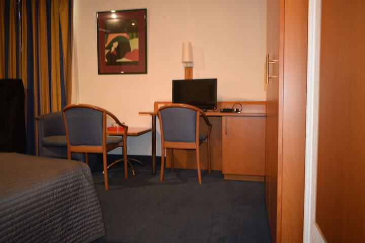 Room 6 of 40