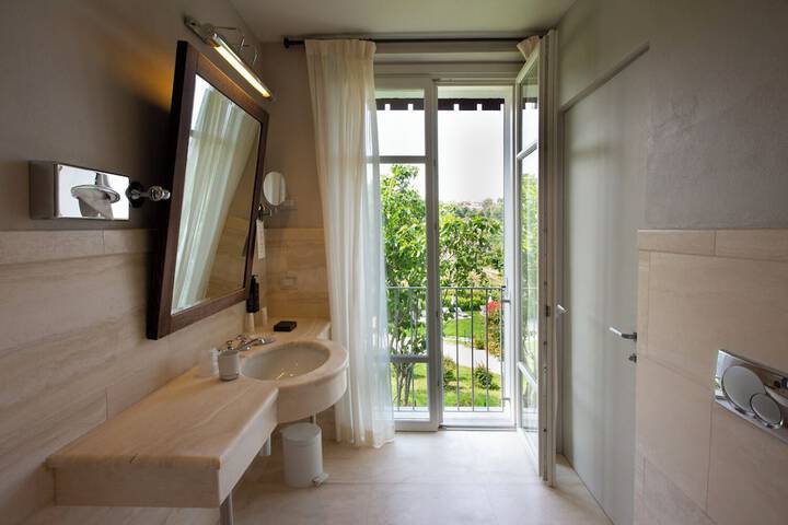 Room 35 of 62