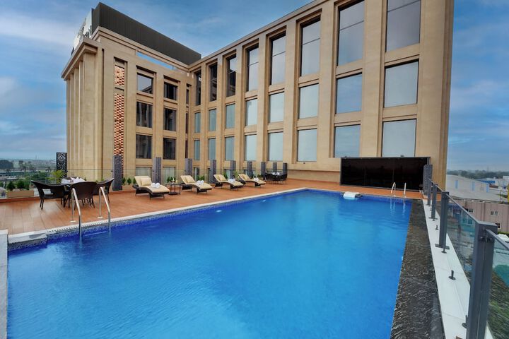 Pool 15 of 24