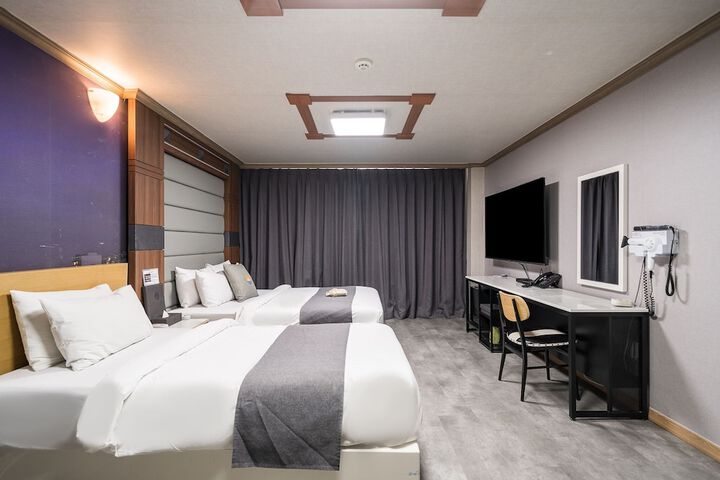 Room 18 of 139