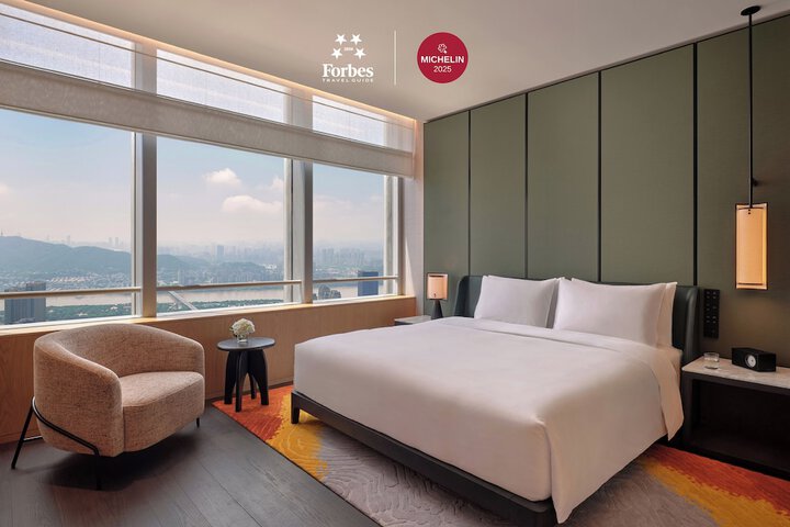 Room 15 of 61