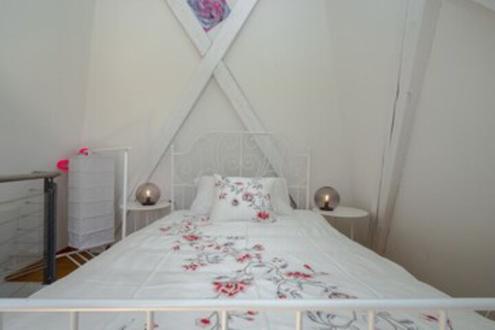 Room 32 of 46