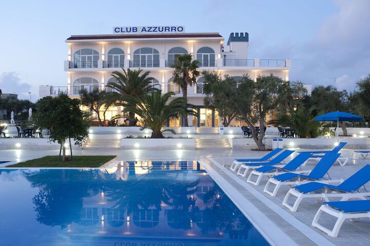 Hotel with Pool