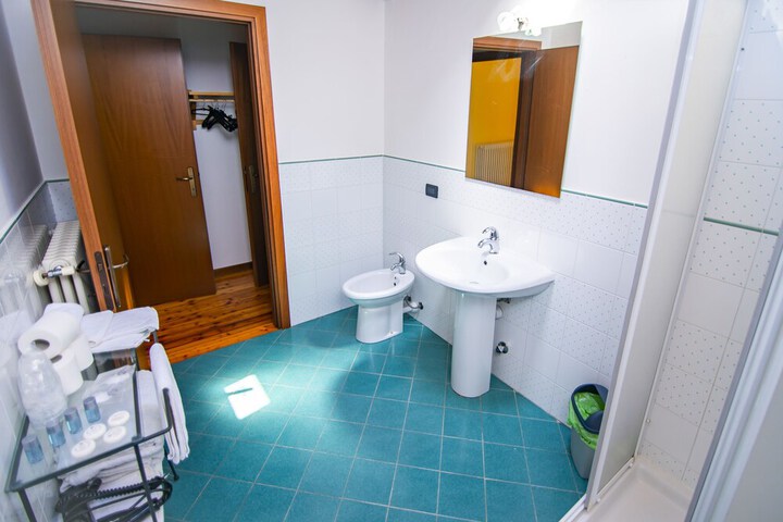 Room 47 of 77