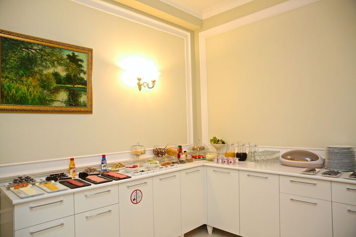Dining 20 of 24