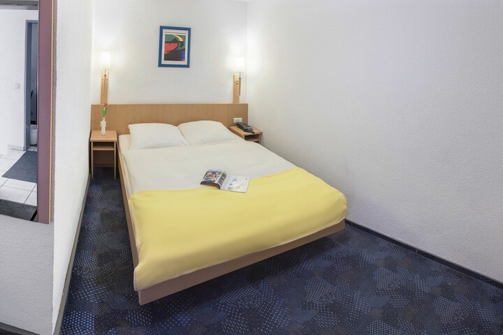 Room 9 of 36