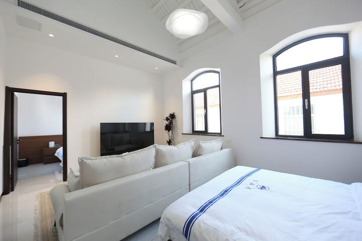 Room 2 of 75