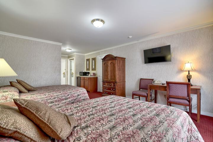 Double Bed Court Side View (5 of 18)