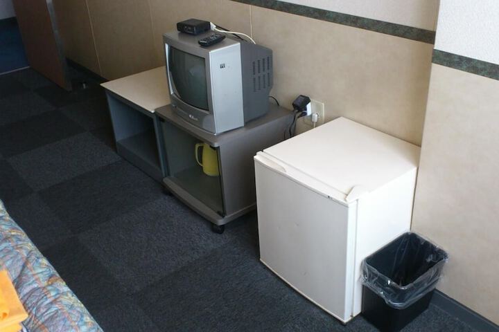 Room 8 of 17