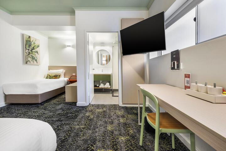 Room 40 of 156