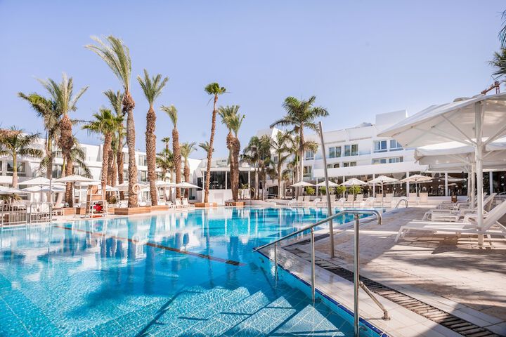 Pool Hotel