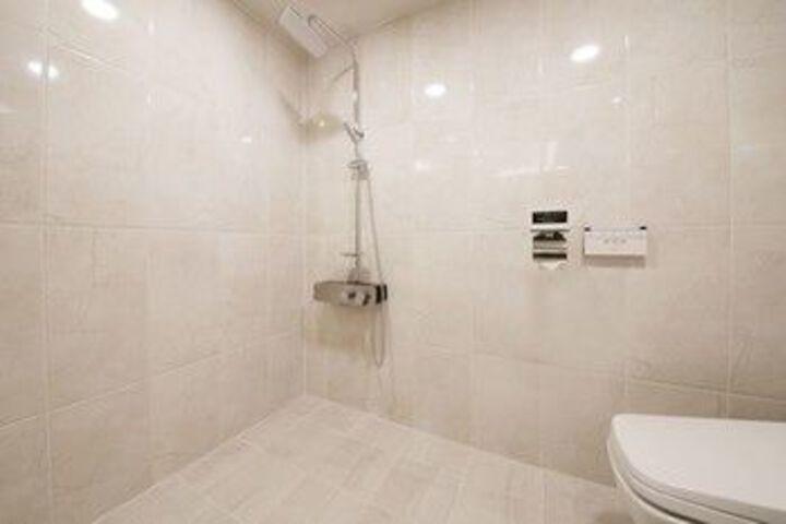 Room 3 of 27