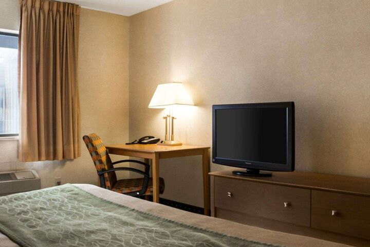 Room 7 of 42