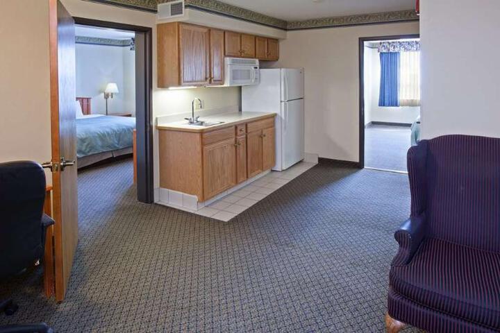 Accessible King Size Bed (7 of 10)