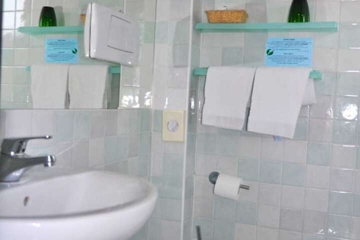 Room 17 of 37