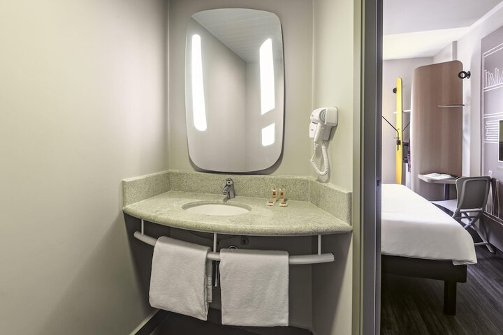 Room 26 of 82