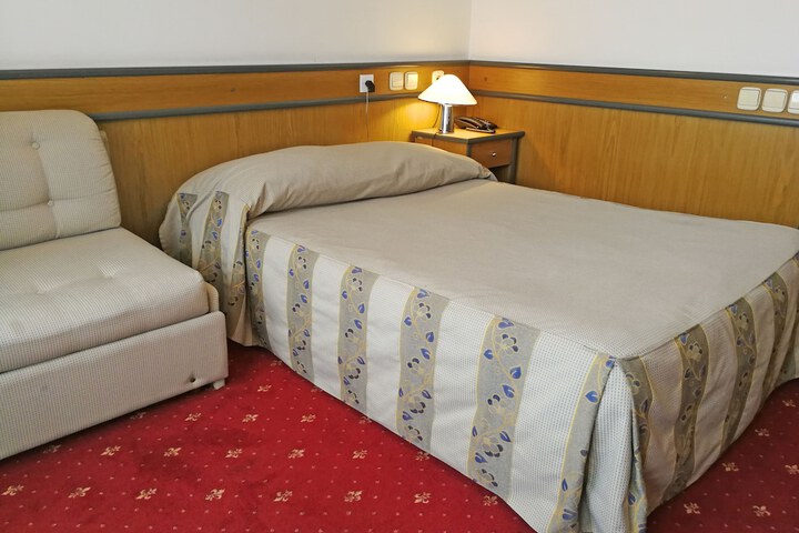 Room 16 of 49