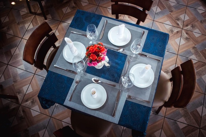 Dining 30 of 48