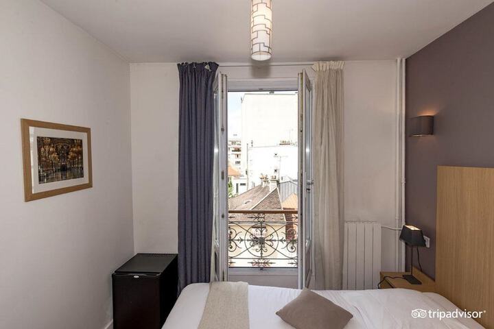 Room 6 of 49