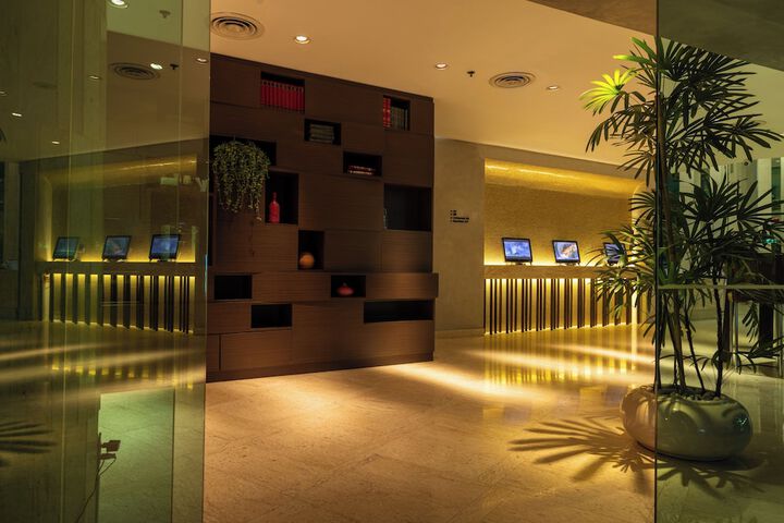 Entrance & Lobby