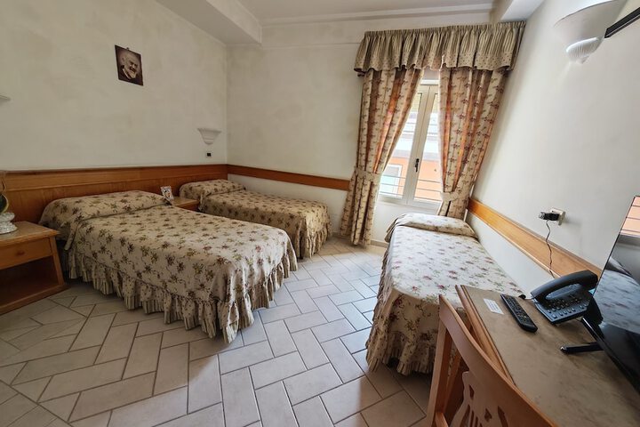 Room 15 of 28