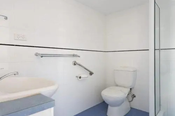 Room 9 of 13