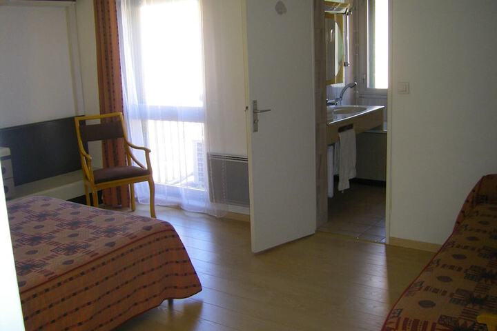 Room 17 of 34