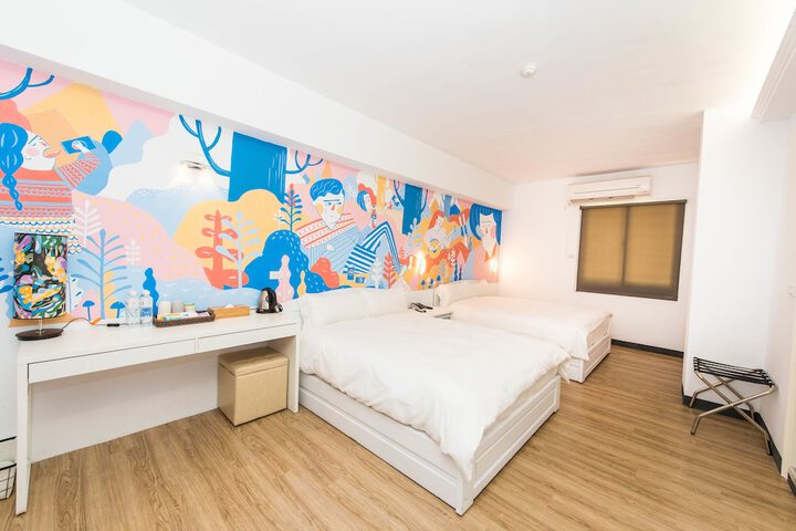 Room 13 of 32