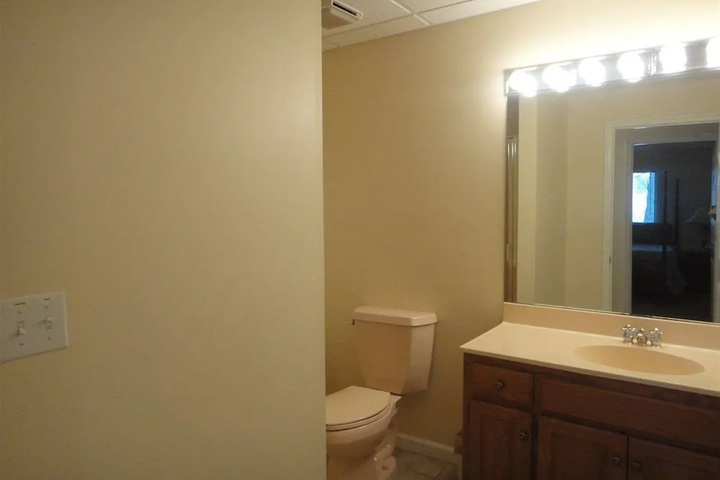 Room 6 of 12