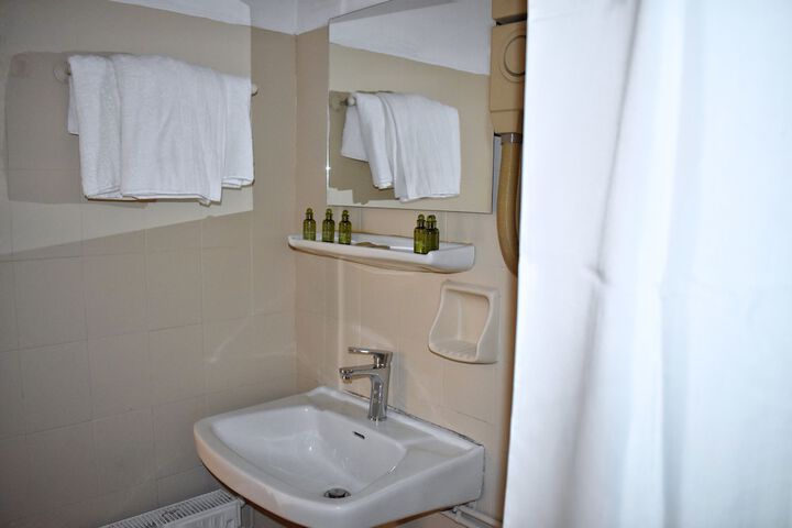 Room 169 of 261