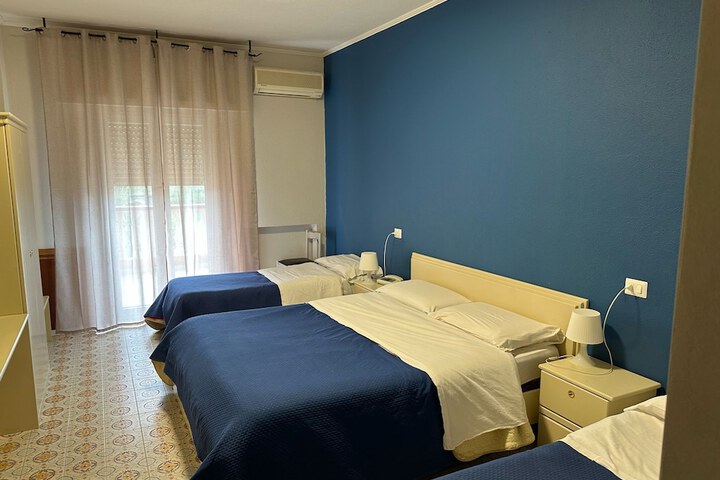 Room 21 of 48