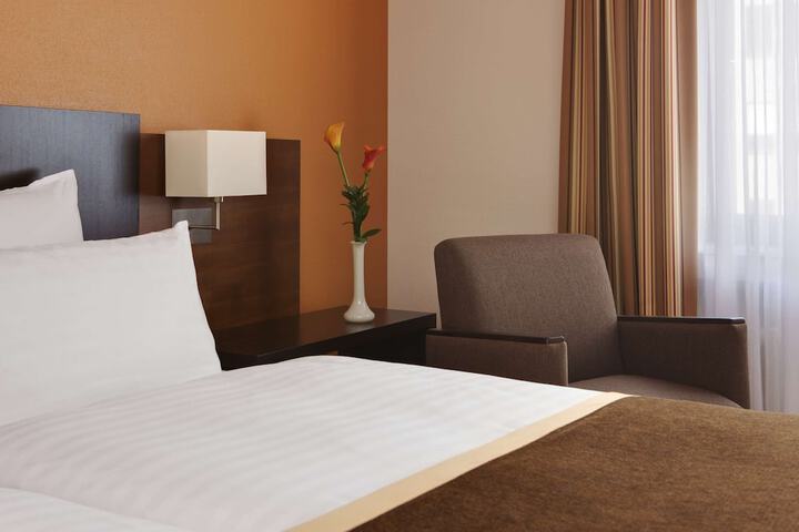 Room 10 of 41