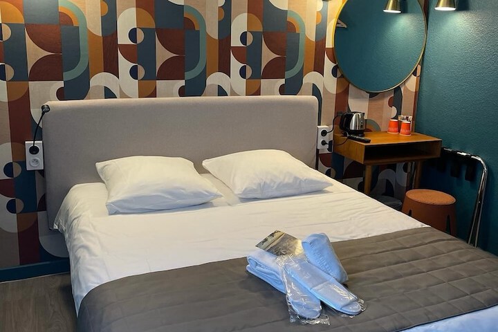 Room 49 of 102