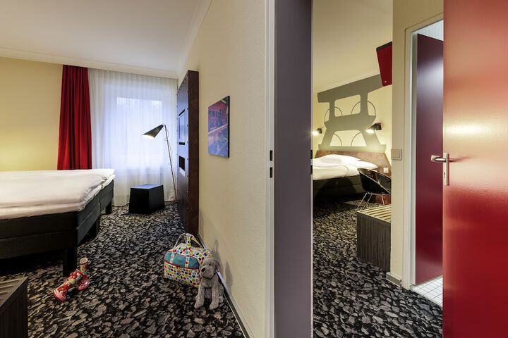 Room 7 of 46