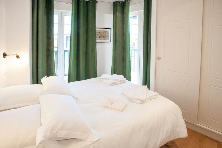 Room 4 of 98