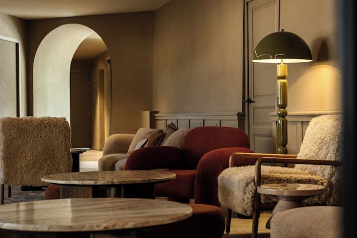 Hotel Lobby