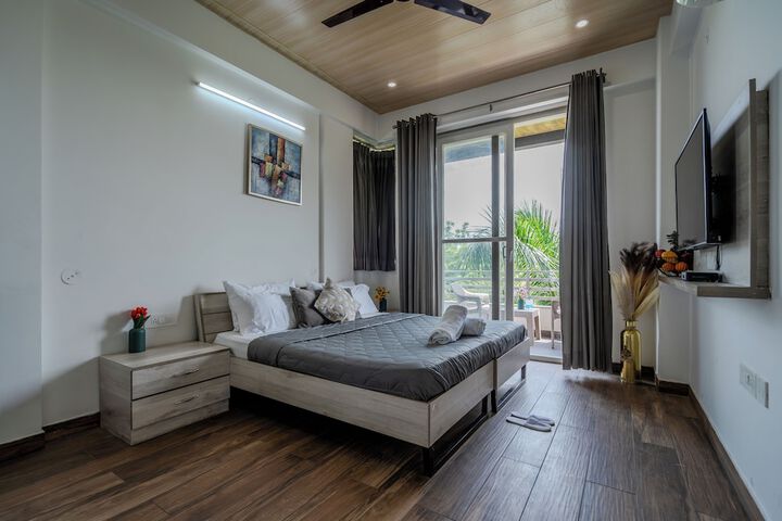 Room 2 of 25