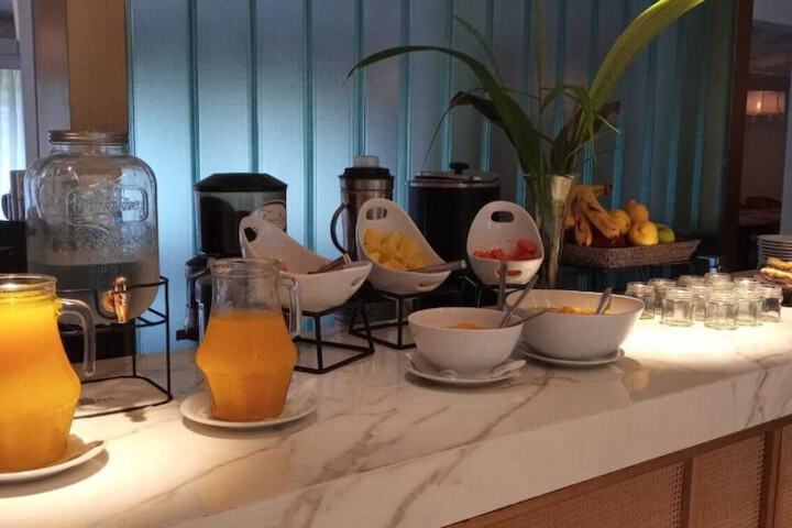 Breakfast/Coffee Service 74 of 82
