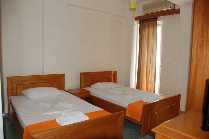Room 27 of 74