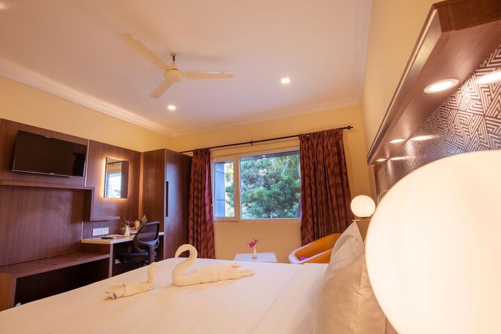 Room 9 of 18