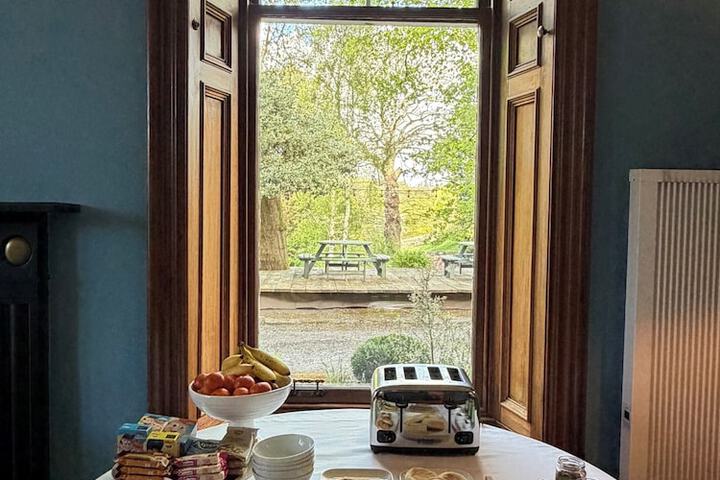 Breakfast/Coffee Service 100 of 158